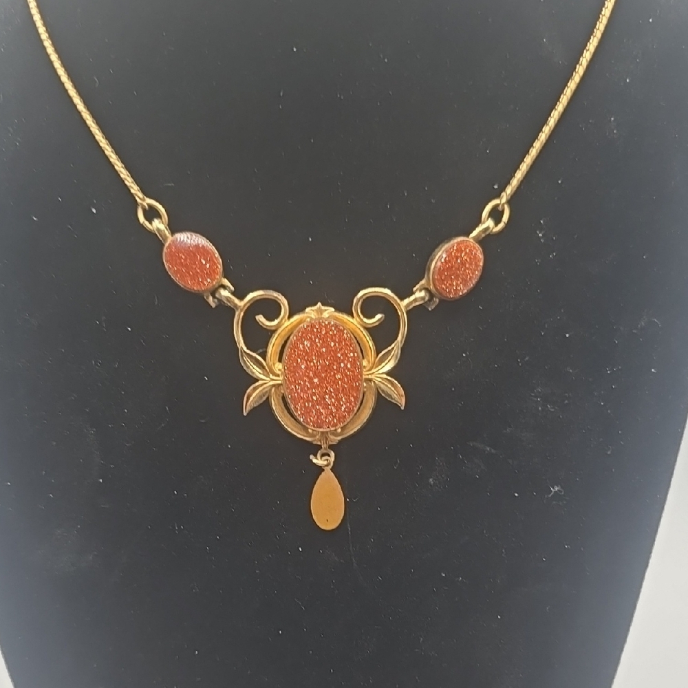 Elegant Goldstone Leaf Lavaliere Choker Bib Necklace
